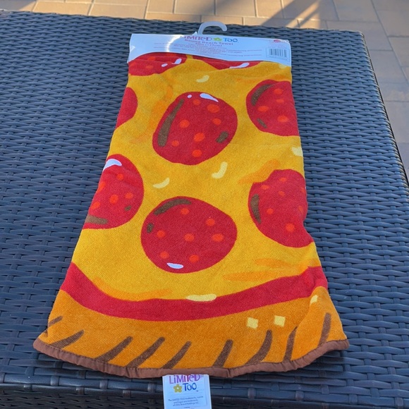❤️NEW!!!❤️Limited Too Round Beach Towel Pizza. - Picture 9 of 11